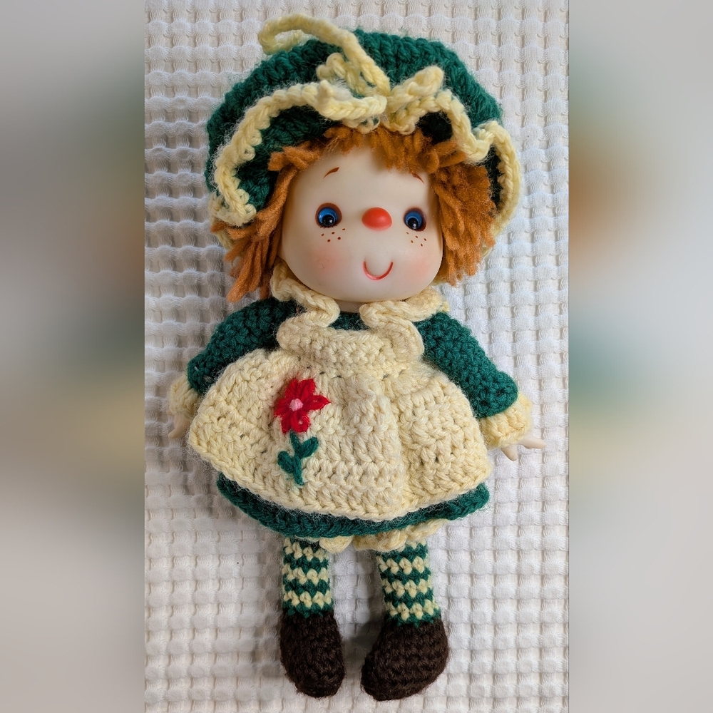 Vtg Strawberry Shortcake Crochet Hand Knitted Vinyl Doll Green Yellow Dress Hat